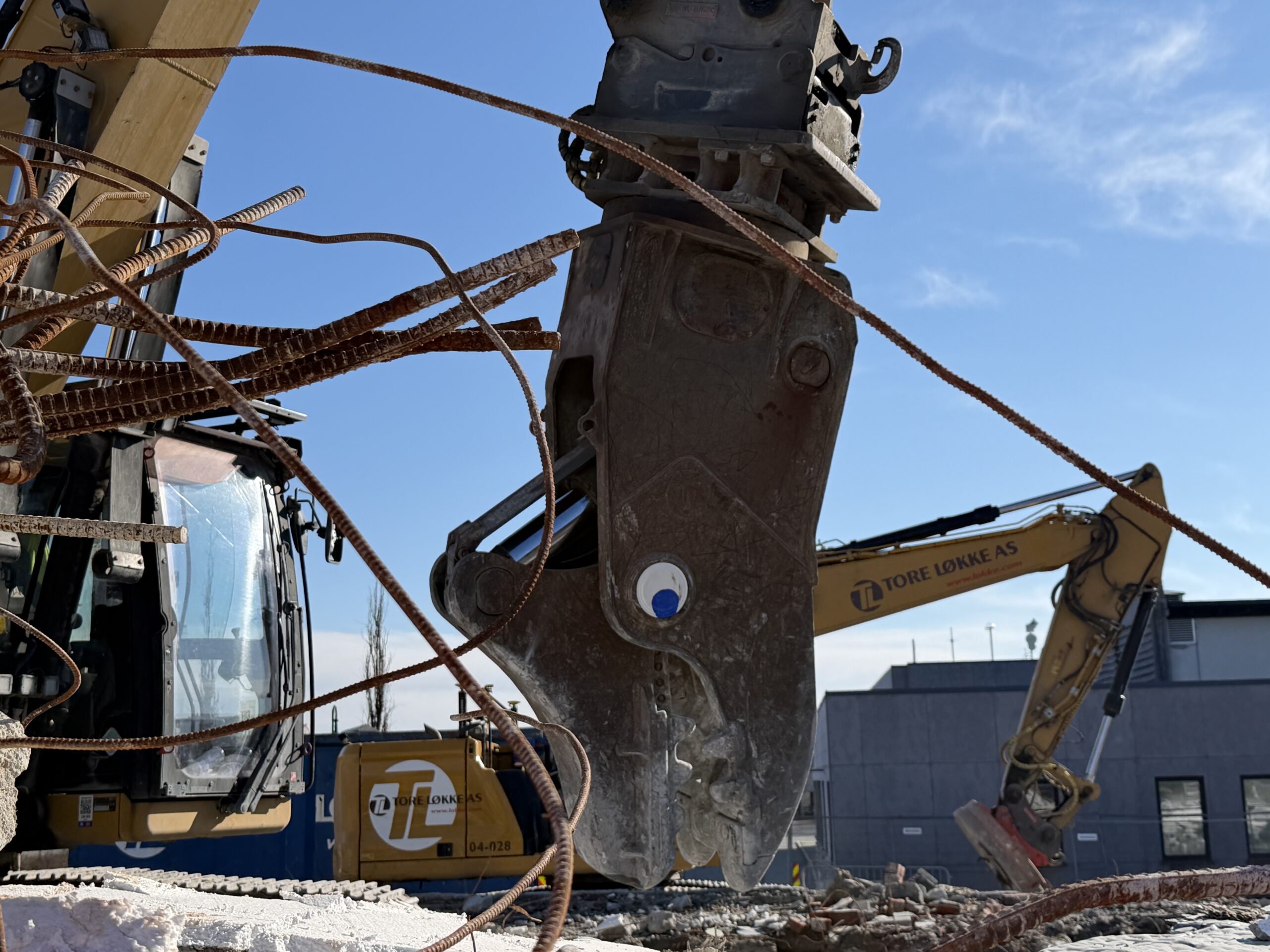 Betongknuseren som ble til dinosaur – og fullførte rivingen