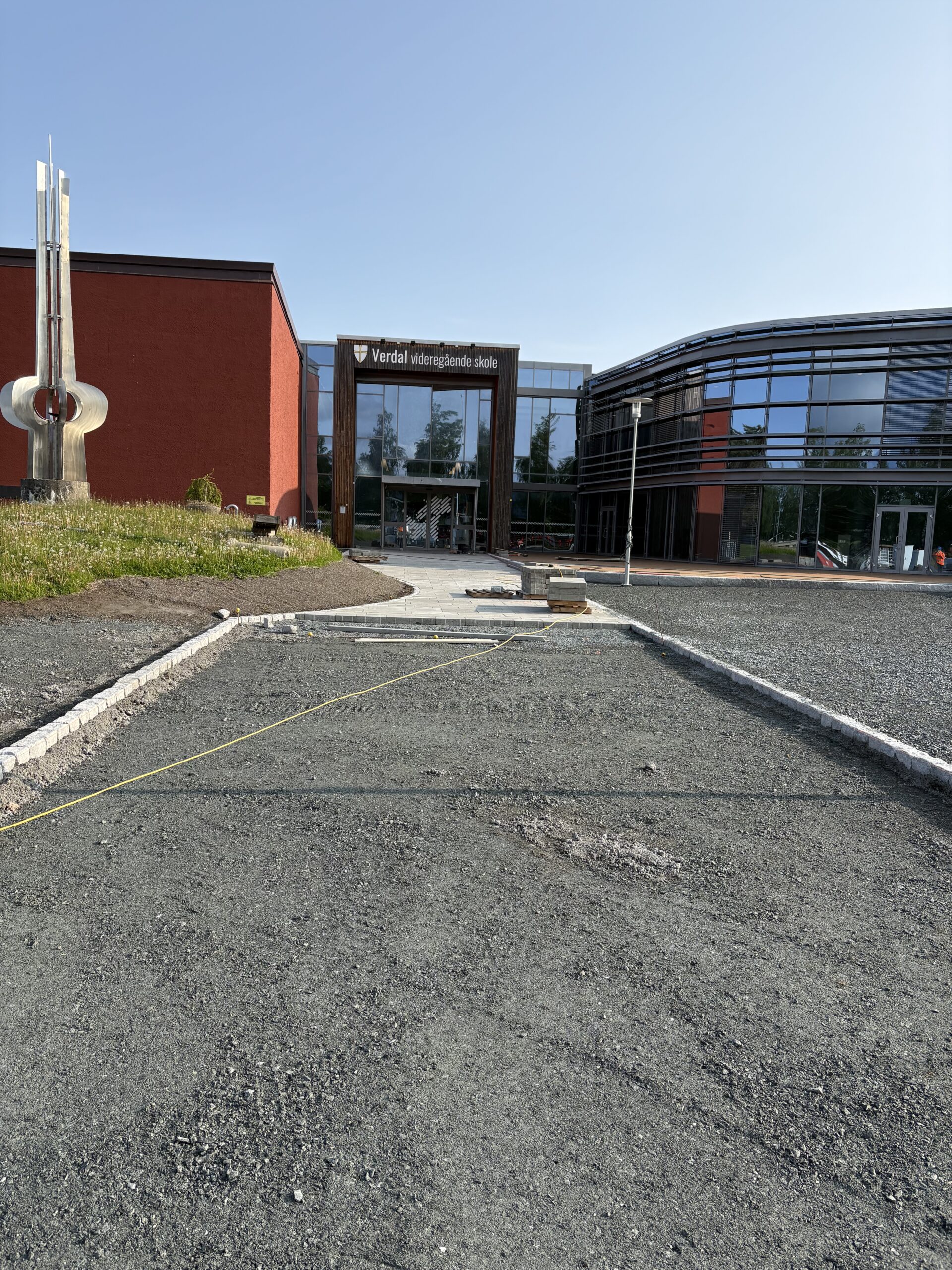 Info uke 24: Ferdigstilling av utomhus, og oppstart forberedende arbeider med teknologi- og industrifag.